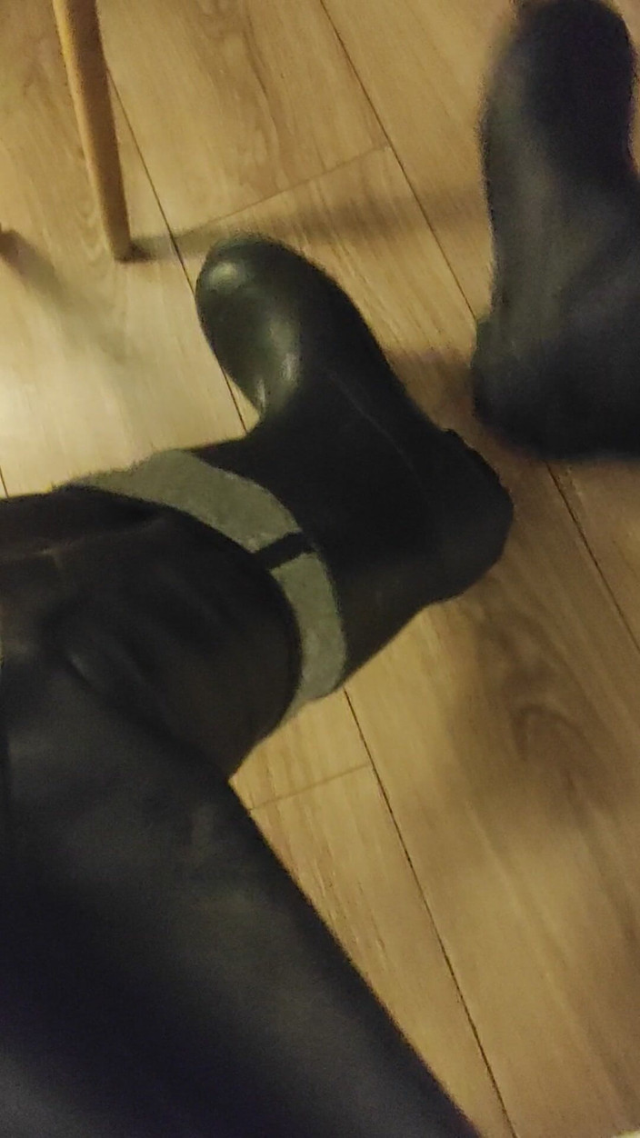 Gayfucker25: 게이 육군 남자 섹스. 나는 고무 부츠와 가죽 바지를 입고 있어