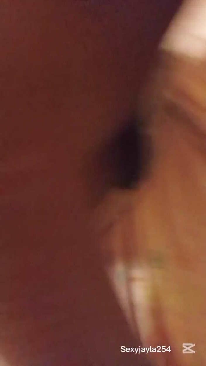 Sexyjayla254: Cậu bé nghịch ngợm phá hủy lỗ đít của mình với đồ...