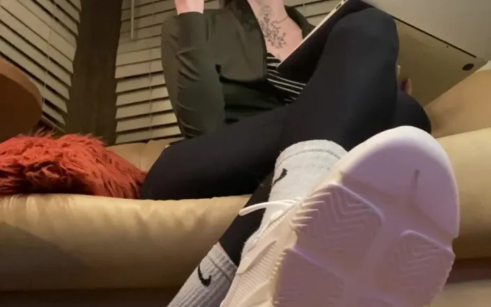 Nina Paradisa: Shrinking My Foot-freak Boyfriend