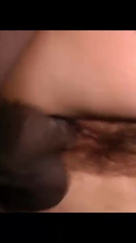 Curvă păroasă Ivannah futută în noua ei ținută de curvă!