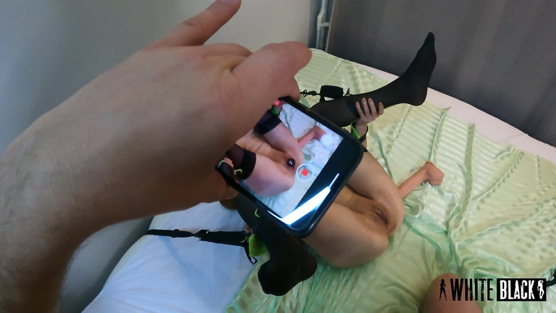 WhiteBlack: Господин грубо тренирует свою связанную шлюшку с фистингом и двойным проникновением