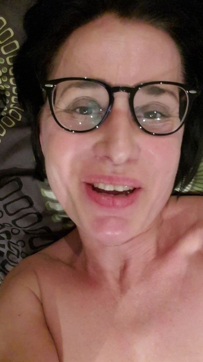 JulieEroticDress: ドイツのMILFマルチセルフオーガズム