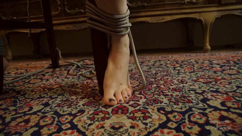 Bound to Orgasm: आंखों पर पट्टी बांधकर चरमसुख