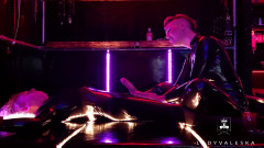 Lady Valeska: Nenasytný svázaný orgasmus