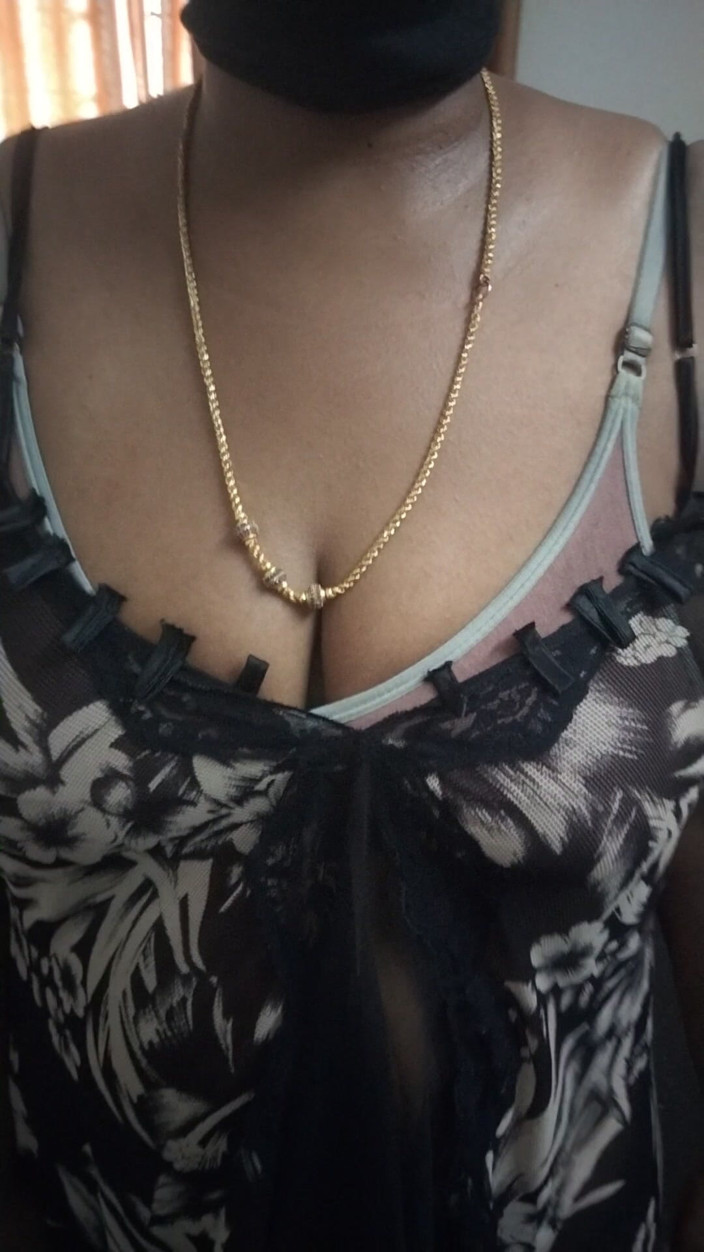Tamil lesbian: Persiapan Cuckold Shoot