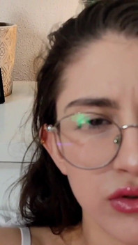 Spaans spuitorgasme met dildo neuken