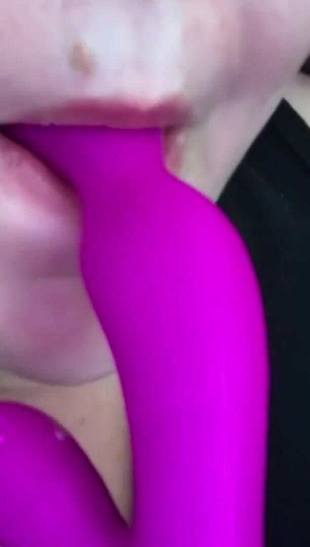 Real homemade BBW BBC porn: Youngenglishbbw dildomu emiyor klitorisini ovuyor