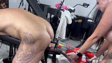 There is no safeword: ストーリーのストラップ - Maneaterトレーニングデモンストレーション - どのように2は彼をノンストップでイク上層階の側面の視点でイク