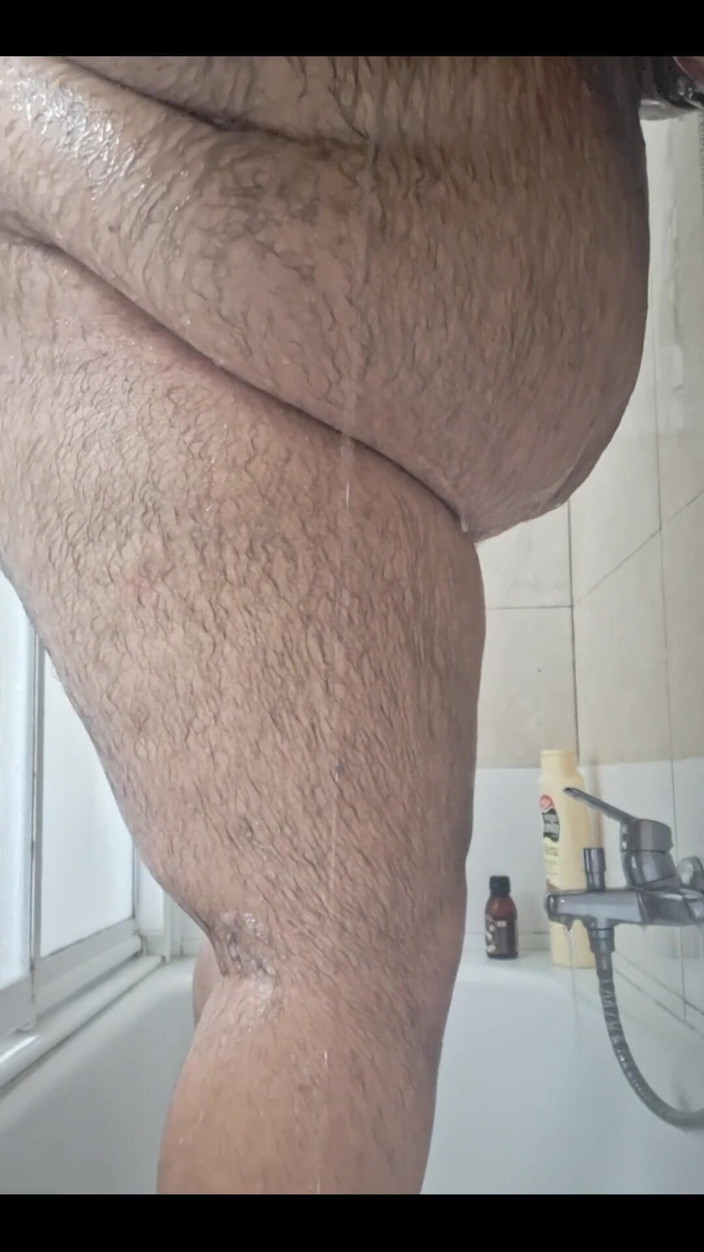 The Mencey: Shower Time