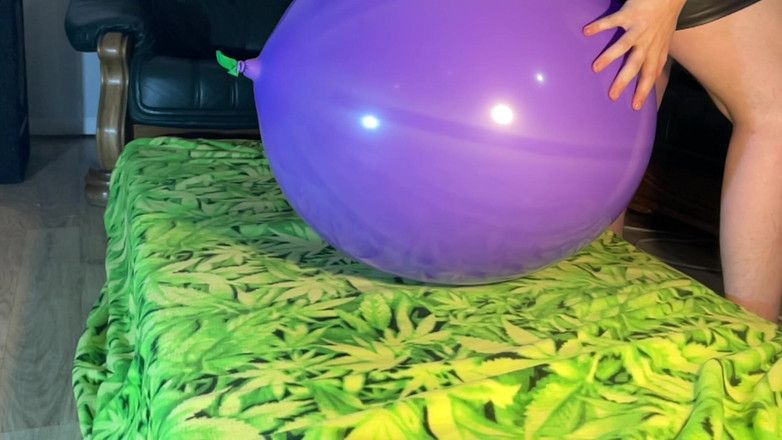 BeachBallsDuo: (cr-2) 16 огромные 60-100 см. Очень мясистые воздушные шары давят! 2 ракурсы камеры с сло-мо!