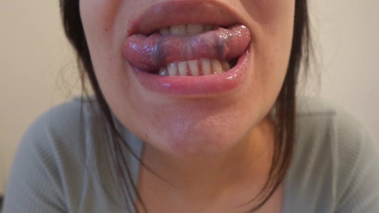 AmayaMori: 我怀孕的大屁股熟女妻子在浴室里自慰，当她的丈夫在家时偷偷地