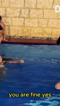 Parte 1: El Entrenador De Natación Toma El Culo De Mi Hijastra Y Me Uno Para Un Sucio Trío Anal