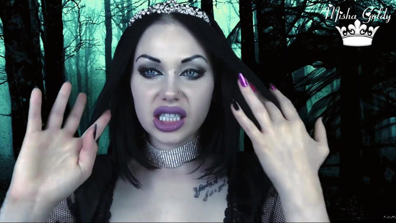 Goddess Misha Goldy: La princesse de l'obscurité vous mangera morceau par morceau