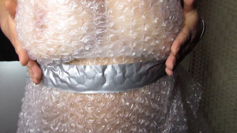 Mature Vixen: Bubblewrap klänning