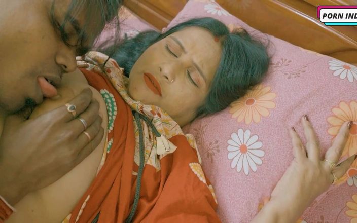 Porn India Studio: Ateşli Hintli teyze sert seks yapıyor