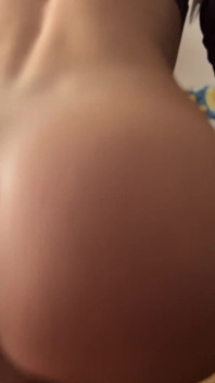 Troia Amatoriale Cavalca Il Cazzo Come Un Matto. Cowgirl Fatto in Casa