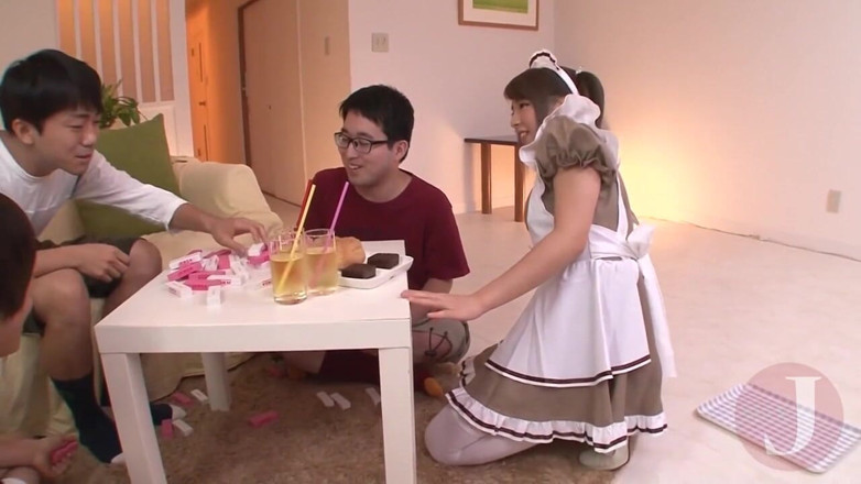 Asian happy ending: Aisan, junges zimmermädchen, bekommt ihr gesicht mit sperma bedeckt