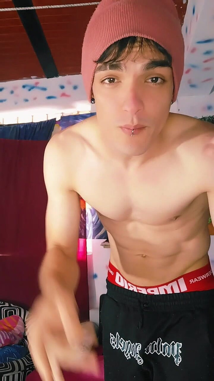 Maykiin: เฮ้ พ่อเลี้ยง อยากเต้นไหม?