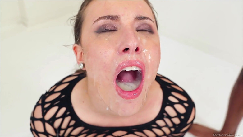 Perfect Porno: Casey Calvert深喉鸡巴并吞精 - 群交