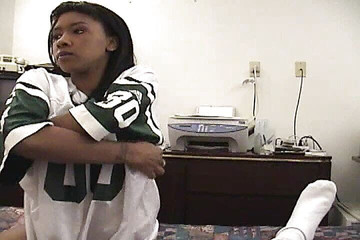 Radical: Sexy ebenová děvka saje velkého bílého ptáka