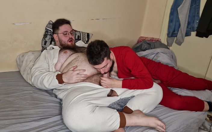 Bear Throuple: Ayılar pijamalı birbirlerinin yarağını emiyor