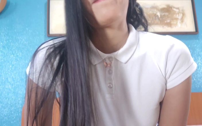 Teen sex 66: 蓝裙女学生不愿意做爱，但我坚持，最后我们做爱了