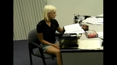 Awek muda blonde Layla Jade dikongkek keras