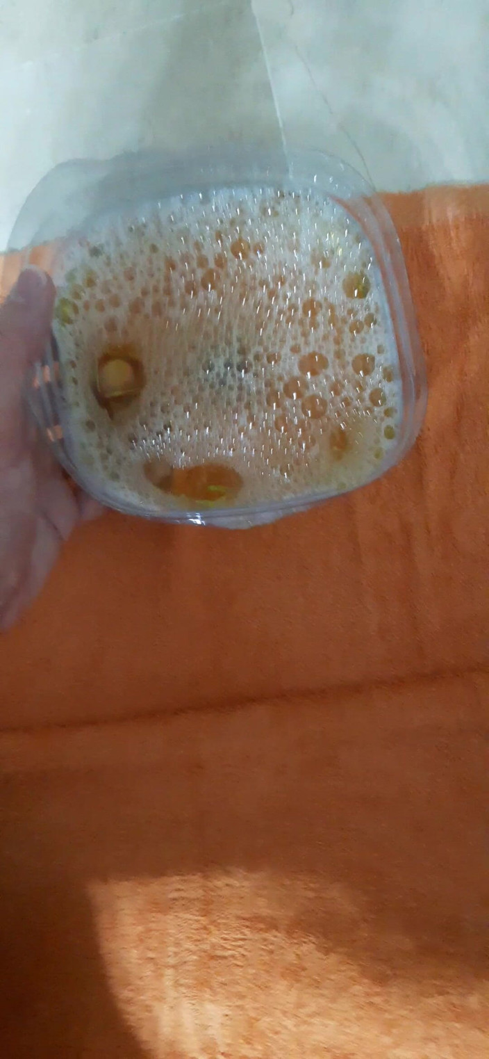 Orinadas_jmv54: Pișare într-o sticlă