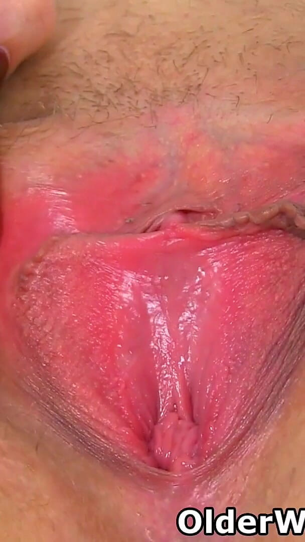 Older Woman Fun: Full Figured Mature Shooting Star Spreads Her Pink Pussy Wide...