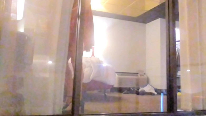Estebanyanna: Atrapada Viéndola En La Ventana Del Hotel Y Ella Le...