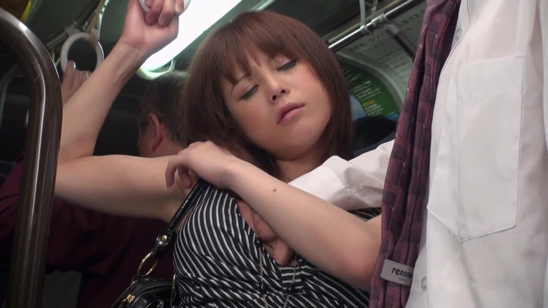 Caribbeancom: Japanese cutie jerking old man's dick in the bus before...