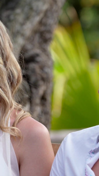 Lena Coxx et la reine baisent avec deux mecs dans On Vacation