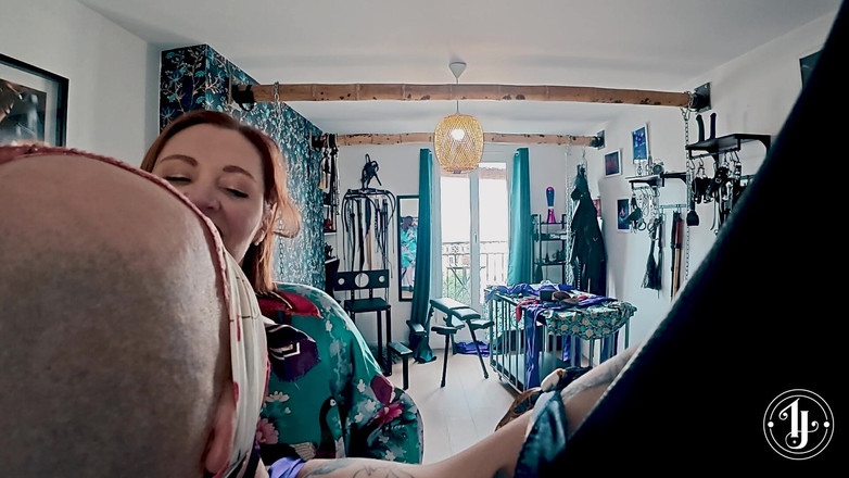 InannaJustice: セント・アンドリュース・クロス・ボンデージ:イナンナ・ジャスティス官能的なスカーフタイズ