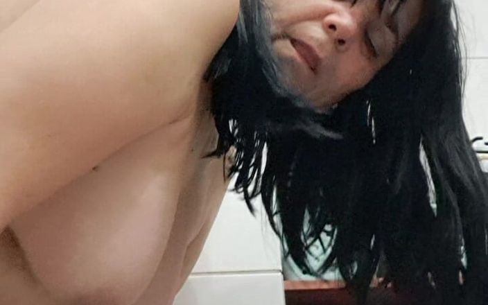 Mommy big hairy pussy: MiLF scopata dal figliastro senza la doccia