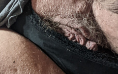 Xxxnimphieexxx: Juego en el sofá