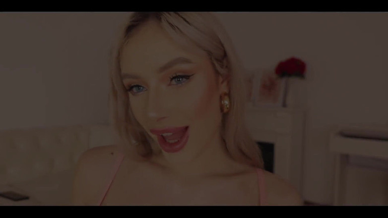 AnnaReyBlonde: Acabando en mis bragas para ti????