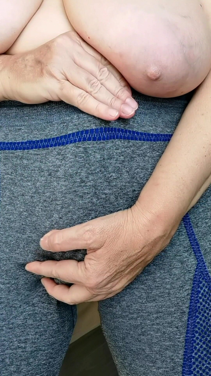 MariaOld: Kejutan besar dari GILF bertetek besar: Futanari!