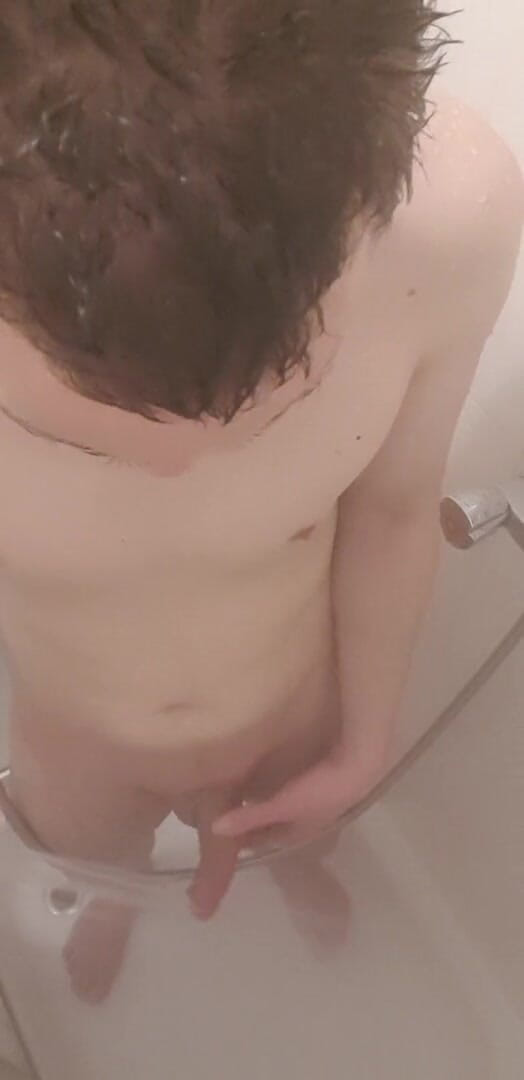 BoyGrenzenlos: Privately Filmed Showering - Part 1