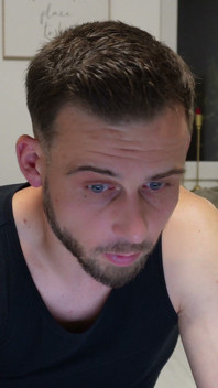 Muslimská Dívka Potřebuje Cukr Pro Svou Chai