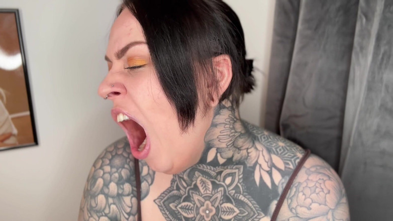 Miss Valentina: Festa serale di yawning