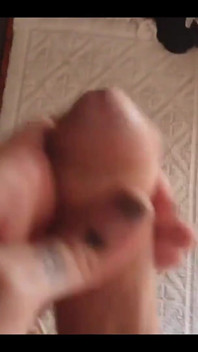 Vnikla jsem do pokoje svého nevlastního švagra, když tam můj manžel nebyl, a nechala jsem ho mě ošukat a natáčet, aniž by to roh věděl