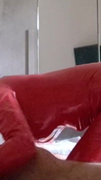 MILF im latex-catsuit gibt blowjob und schluckt sperma