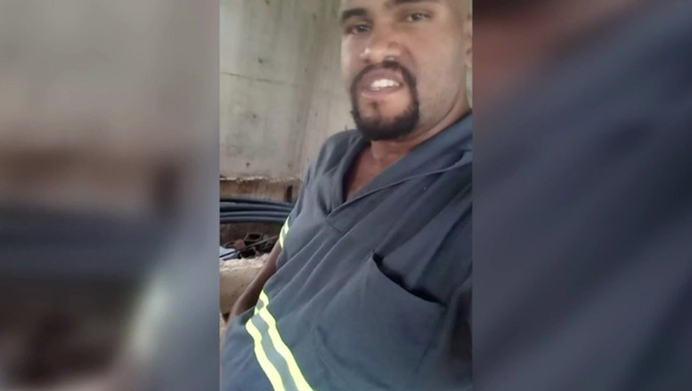 TheBlacKHunterr: Мастурбація прихована на роботі