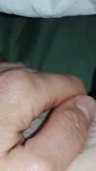 Espío a mis vecinas lesbianas teniendo sexo y me masturbo