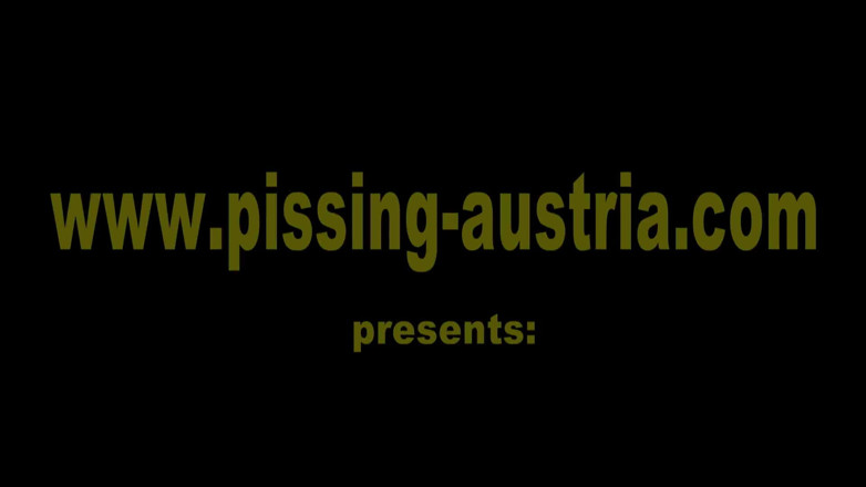 Femdom Austria: นักสะสมปัสสาวะมนุษย์