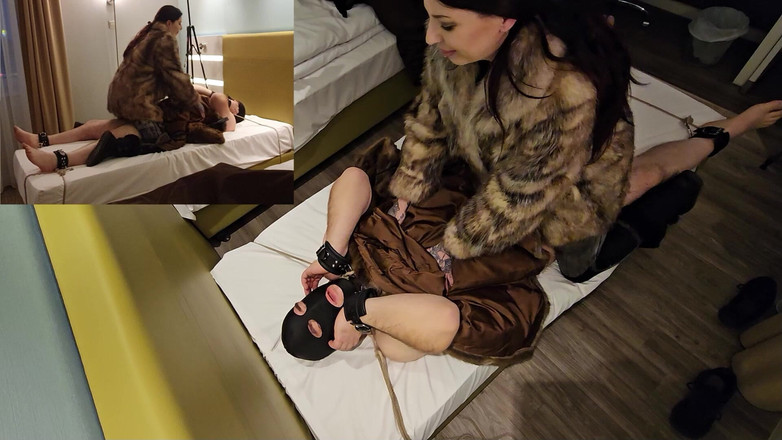 Femdom-Team-German: 我的雇佣奴隶被允许给我一件皮草大衣——第三部分