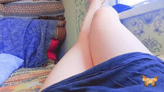 Kitty_Cross: ネオンライトの前でポーズをとるかわいいシシー