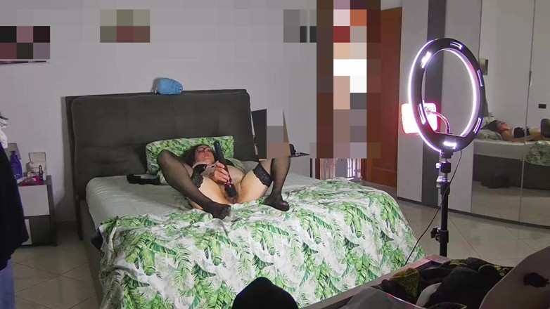 Chupita84: Chupita84 mastürbasyon yaparken bir video çekiyor