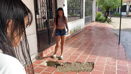 DAYANNA: Seksi komşumu motosikletini yıkarken sikiyorum