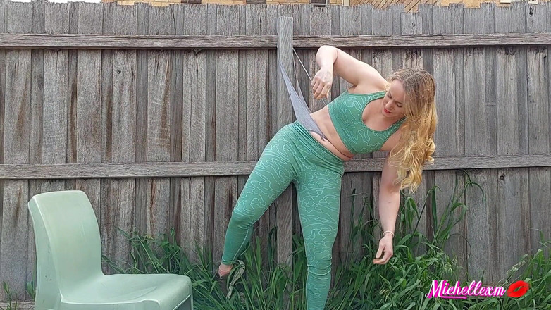Michellexm: Wedgie Z płotu